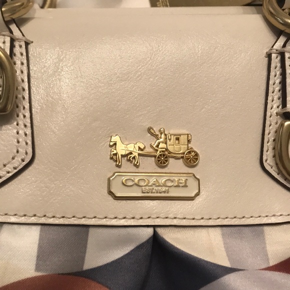 Coach small handbag - barely used - Picture 3 of 7